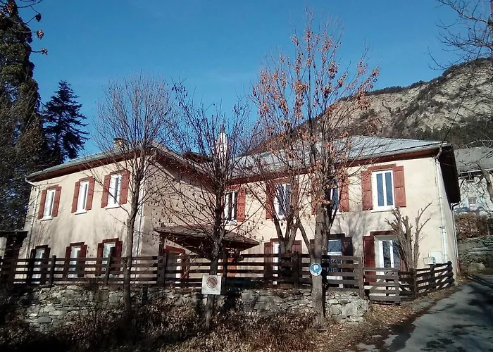 Maison Familiale Des Gueyniers Couette-café Jausiers